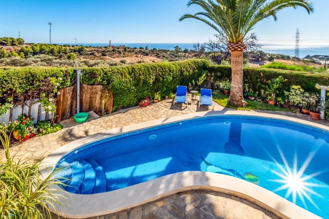 Casa Los Olivos Нерха Вилла