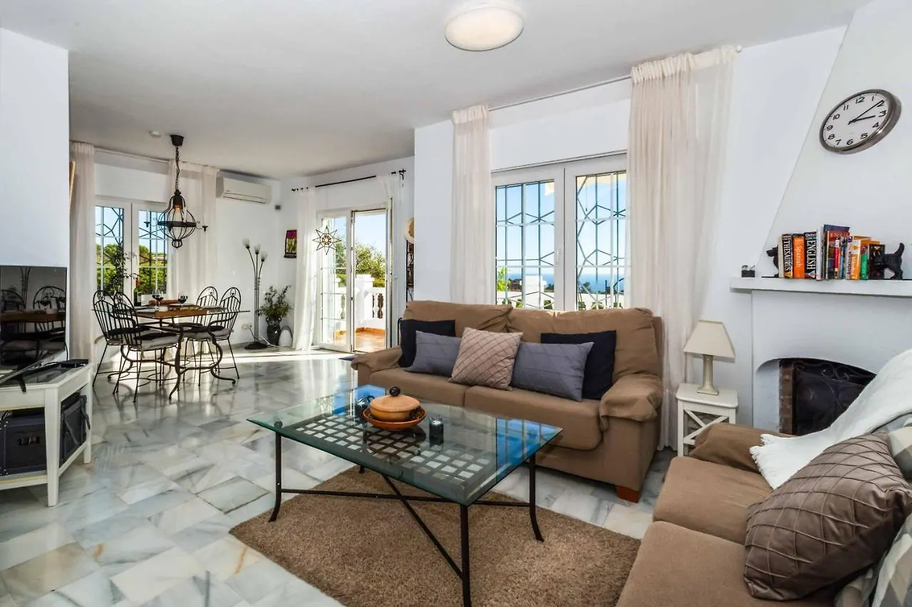 Casa Los Olivos Нерха Вилла
